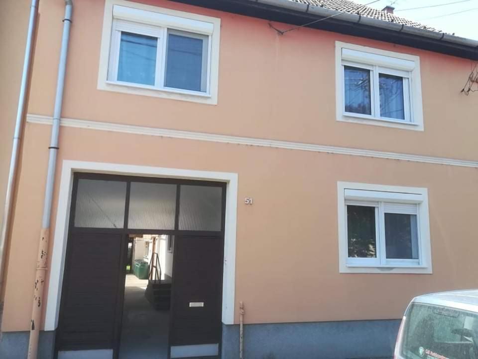 Family House Villa Eger Buitenkant foto